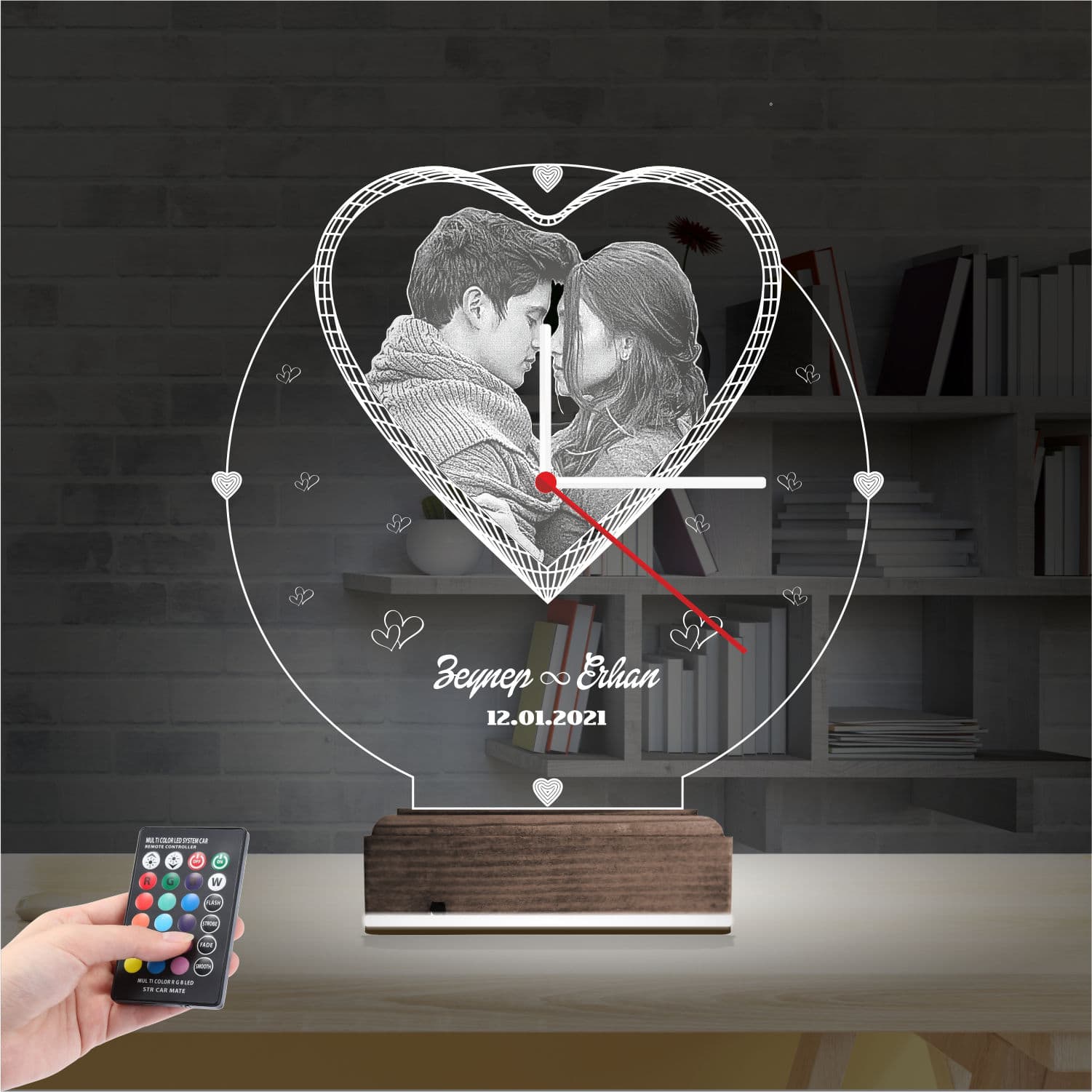 Fotoğrafınızla isimli kişiselleştirilmiş 3D lamba ve "Heart" saati